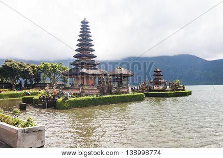 Holiday in Bali, Indonesia - Ulundanu Temple and Lake Beratan