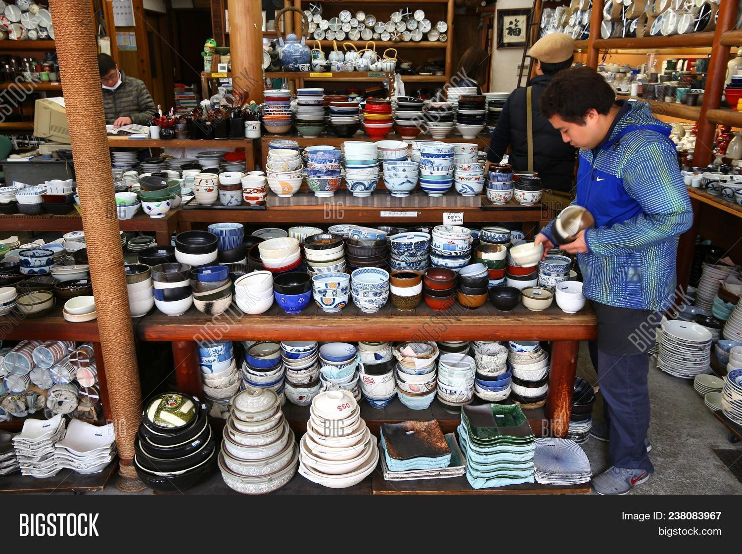 Чайный набор китай чайная церемония сакура. Натюрморт в японском стиле. Чайный набор для чайной церемонии. Сервиз для чайной церемонии chinese red guillon tea set n 0024317. Японская лакированная посуда.