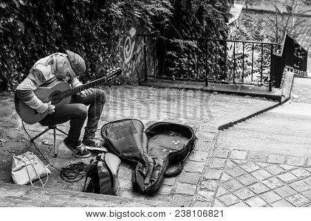 Paris, France - July 06, 2017: Street Musician Is Playing Guitar Outdoor At The Tertre Square (place