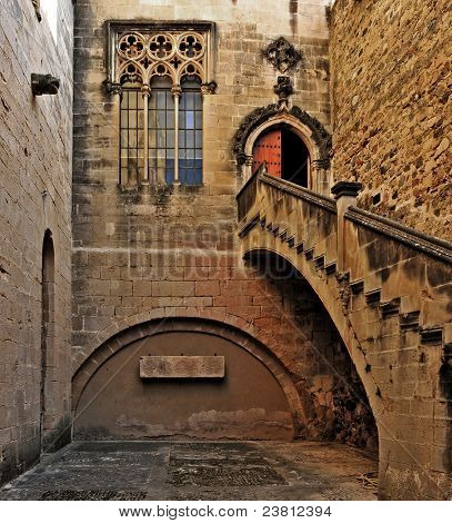 Santa Maria de Poblet, İspanya Manastırı, Gotik bir avlu
