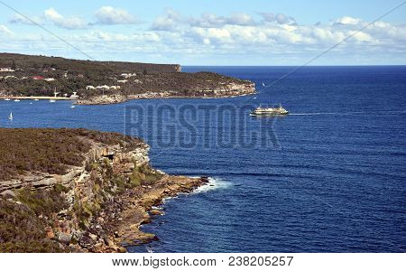 Manly Ferry Is Turning Into North Harbour To Manly Wharf. North Head View From Dobroyd Head Lookout.