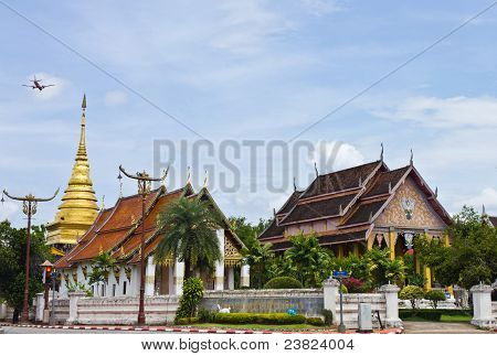 Wat Pra Tad Chang Khom