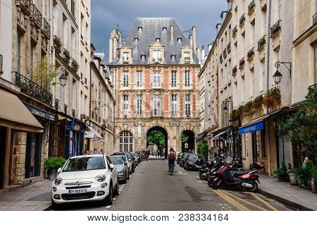 Paris, France - August 11, 2017. Place Des Vosges, Also Known As Place Royale, Entrance And Old Pari