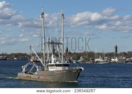 Fairhaven, Massachusetts, Usa - April 26, 2018: Fishing Vessel Fortune Hunter Leaving Port With Fair