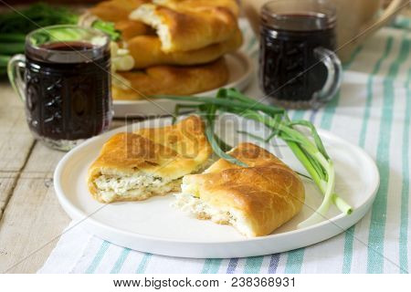 Traditional Homemade Romanian And Moldovan Pies - Placinta, Served With Wine. Rustic Style, Selectiv