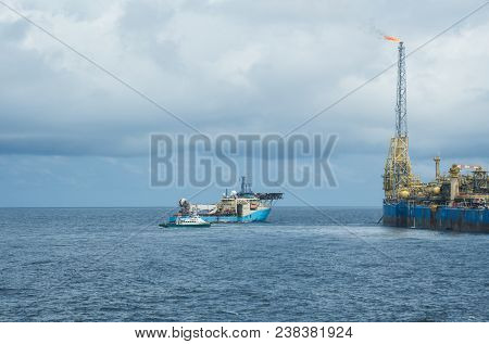 Dynamic Positioning Dp Operations Near Fpso Tanker. Supply Fleet Job, Dsv Diving Support Vessel Is A