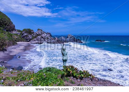 Caracas, Vargas, Venezuela - 04.14.2018: Seascape With Marine Sculptures On The Rocks.