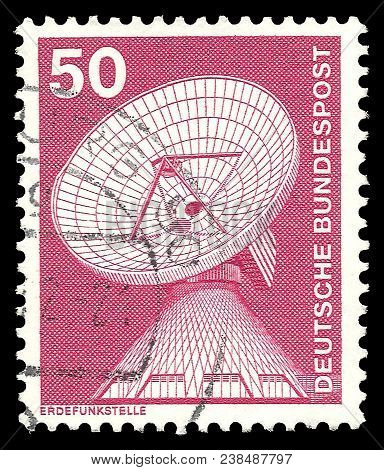 Germany - Circa 1975: Stamp Printed By Germany, Color Edition On Industry And Technology, Shows Rais
