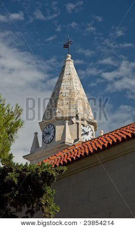 Bella chiesa di ricostruire In piccole città croata