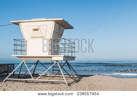 A Lifeguard Tower On Moonlight Beach In Encinitas, California, Located In San Diego County.