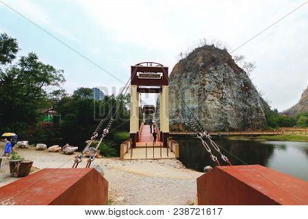 Ratchaburi , Thailand - March 10 , 2018 : Bridge Over Water Lake Of Khao Ngu Stone Park