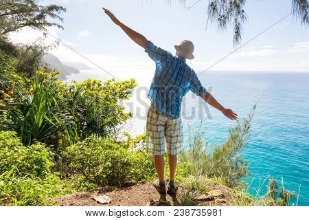 Hike in Na Pali coast in Kauai icland, Hawaii
