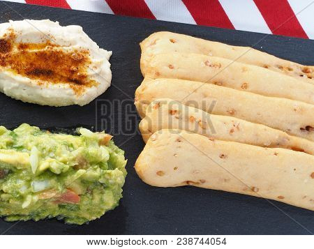 Rosquilleta De Cacahuetes -  Crispbread Sticks With Peanuts, Guacamole & Hummus

Valencian Typical S