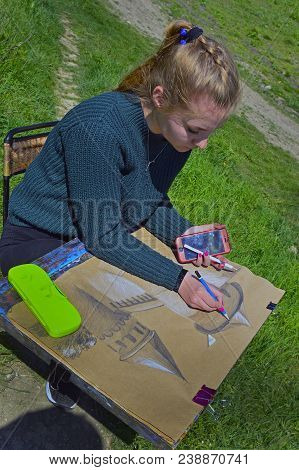 Young Girl Draw On A Plein Air. Fifth National Contest-plein Air 