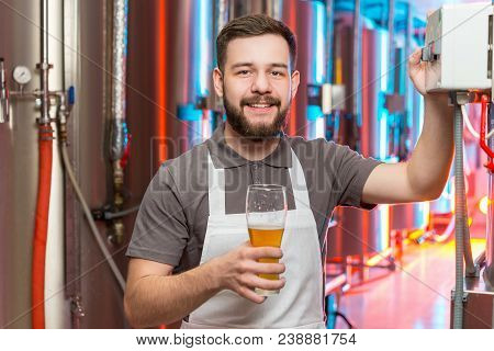 Light Beer Alcohol Brewery Worker Brewer Industry