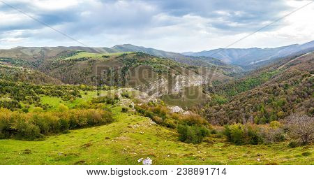 Landscape Photo Of Mountain During Daytime. Saja-besaya.