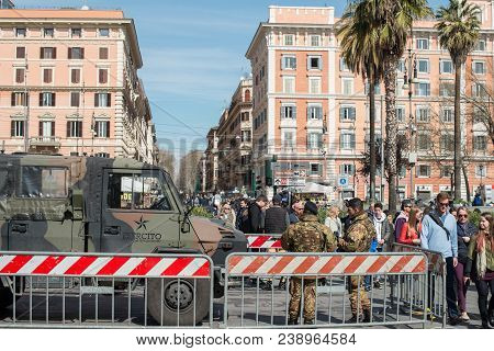 Vatican City, March 08, 2018: Horizontal Picture Of Italian Army In The Streets Of Vaticano City.