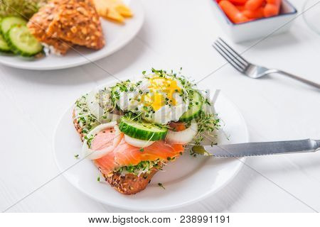 Cereal Bun With Egg Benedict, Smoked Salmon, Sprout Micro Greens, Onion And Cucumber Slices, Cream C