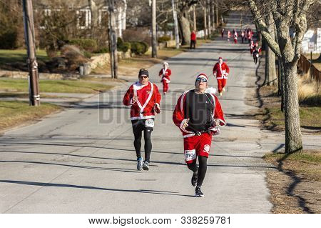 Mattapoisett, Massachusetts, Usa - December 7, 2019: Running Santas Heading For Finish Line Of Matta