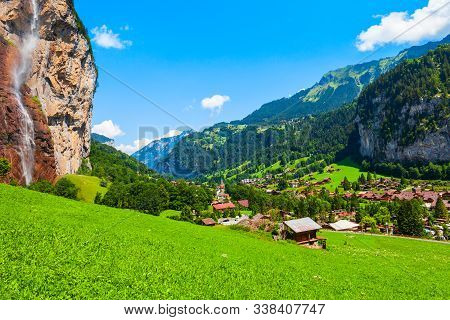 Staubbachfall Wasserfall Waterfall In Lauterbrunnen Valley In The Interlaken District In The Bern Ca