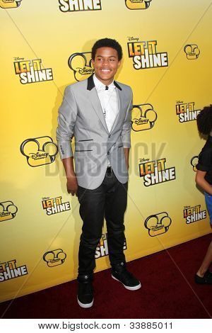 LOS ANGELES - JUN 5: Trevor Jackson przybywających na Premiere z Disney Channel. 