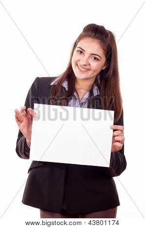 Jovem sorridente no fundo branco