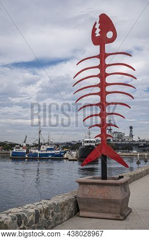 San Diego, California, Usa - October 4, 2021: Embarcadero Boardwalk. Red Fish Tree Statue By Sbignie