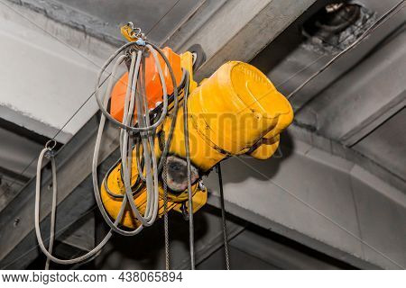 Electric Winch Hoist Lifting Mechanism Industrial Telfer And Equipment With Rope.