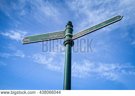Sign Towards Chartham Hatch And Canterbury On Country Footpath At Hambrook Marshes Canterbury, Kent,