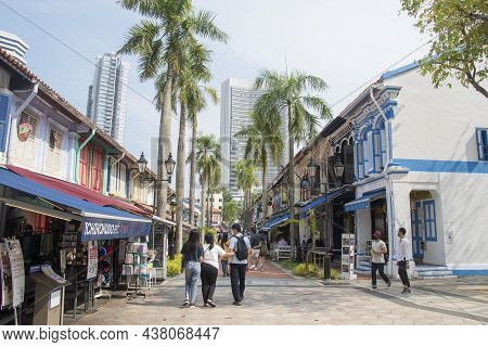 Singapore- 24 Oct, 2021: Unidentified People Visit Arab Shopping Street In Bugis Singapore