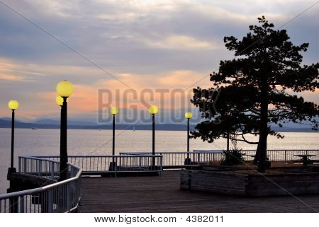 พระอาทิตย์ตกดินของ Puget เสียง