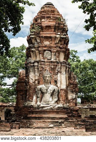 Aytthaya, Thailand, 22 Aug 2020 : Ancient Buddha Statue At Wat Phra Mahathat. Ayutthaya Province In 