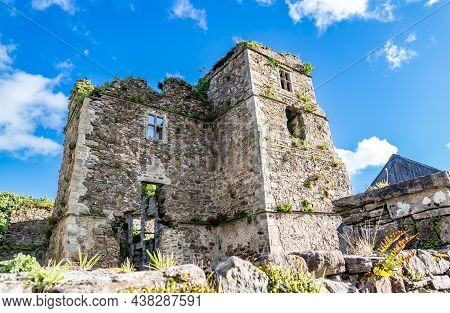 The Castle Ruins In Manorhamilton, Erected In 1634 By Sir Frederick Hamilton - County Leitrim, Irela