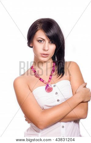 Mulher jovem em fundo branco