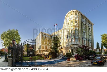 Venice, Italy - July 5, 2021:  View To The Art Deco Palace Ausonia Palace, A Grand Hotel In Luxury S