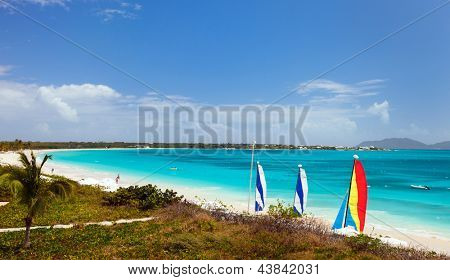 Deslumbrante praia de Rendezvous Bay, na ilha caribenha de Anguilla