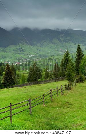 Horská obec v rumunské Karpaty, Rumunsko