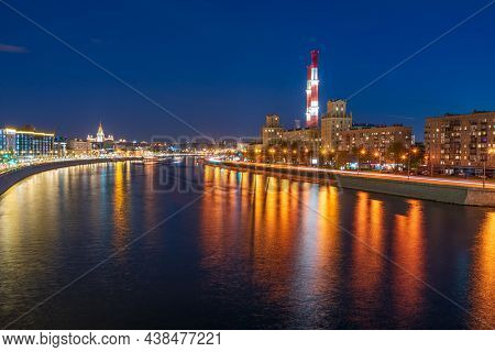 View On The Moscow River, Berezhkovskaya And Savvinskaya Embankments In The Evening, Summer Urban Ci