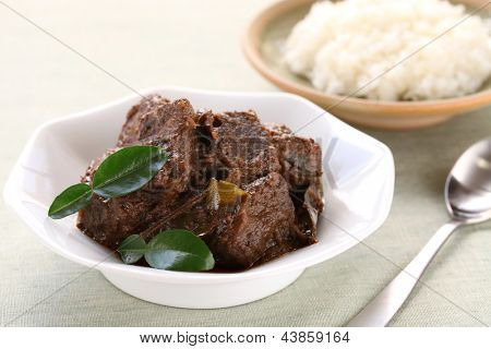 Rendang wołowiny, dania kuchni indonezyjskiej
