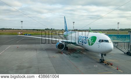 Kemer, Turkey - 08. 24. 2021: Maintainance Unit Preparing The Airbus Boeing Of Pegas Fly Company For