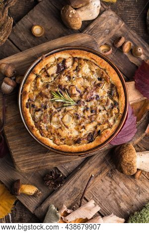 Individual Chicken Mushroom Pot Pie With Puff Pastry Crust. Top View. Individual Chicken Mushroom Po