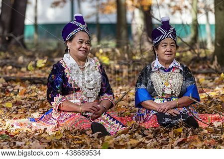 Manitowoc, Wi Usa 11 05 2021: Ladies In National, Colorful, Beautifully Decorated Celebratory Costum