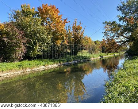 An Early Autumn Landscape Along The Glatt River And Its Embankment In The City Of Zürich (zuerich Or