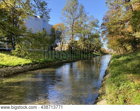 An Early Autumn Landscape Along The Glatt River And Its Embankment In The City Of Zürich (zuerich Or