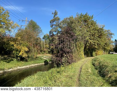 Recreational And Hiking Trails In Early Autumn Along The Glatt River And In The Zürich (zuerich Or Z