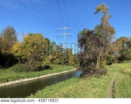 Recreational And Hiking Trails In Early Autumn Along The Glatt River And In The Zürich (zuerich Or Z