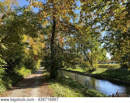 Recreational And Hiking Trails In Early Autumn Along The Glatt River And In The Zürich (zuerich Or Z