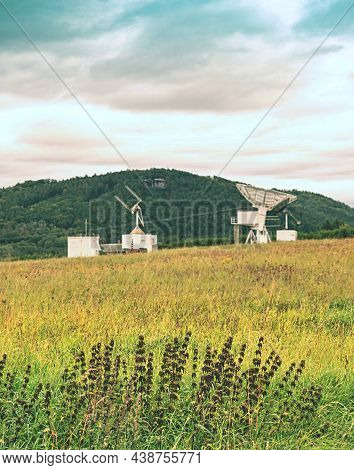 Large Radio Telescope Facility, Listen To Sapce Signals. Antennas Facility In Meadew.