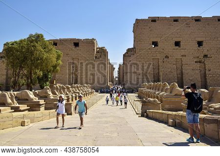 Exploring Egypt - Karnak Temple - Travel Tour Group Wanders Through Karnak Temple. Beautiful Egyptia