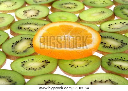 배경 오렌지와 키 위